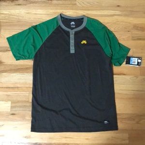 NEW- Nike SB baseball tee